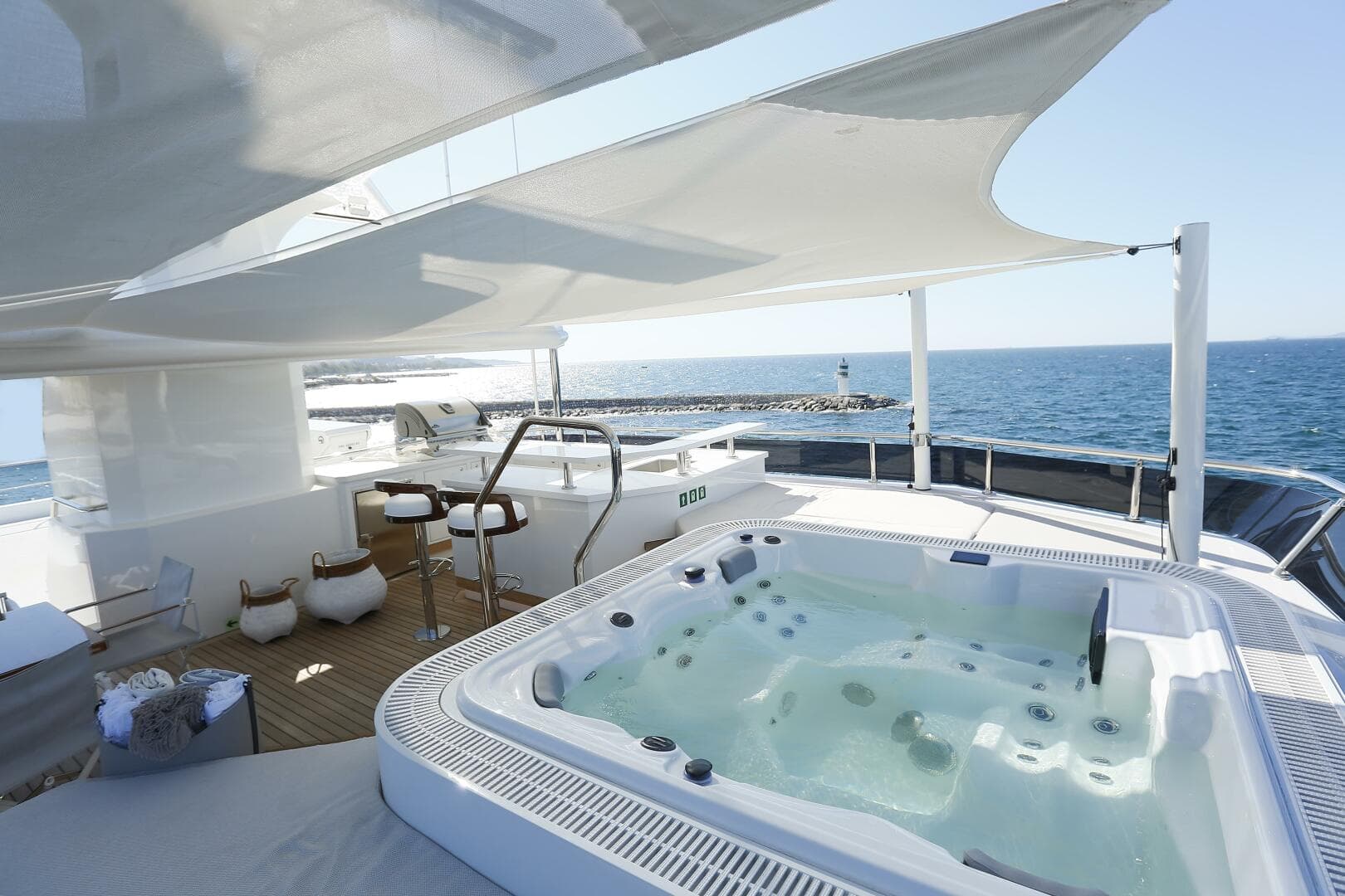 2024 RMK Marine Explorer Yacht